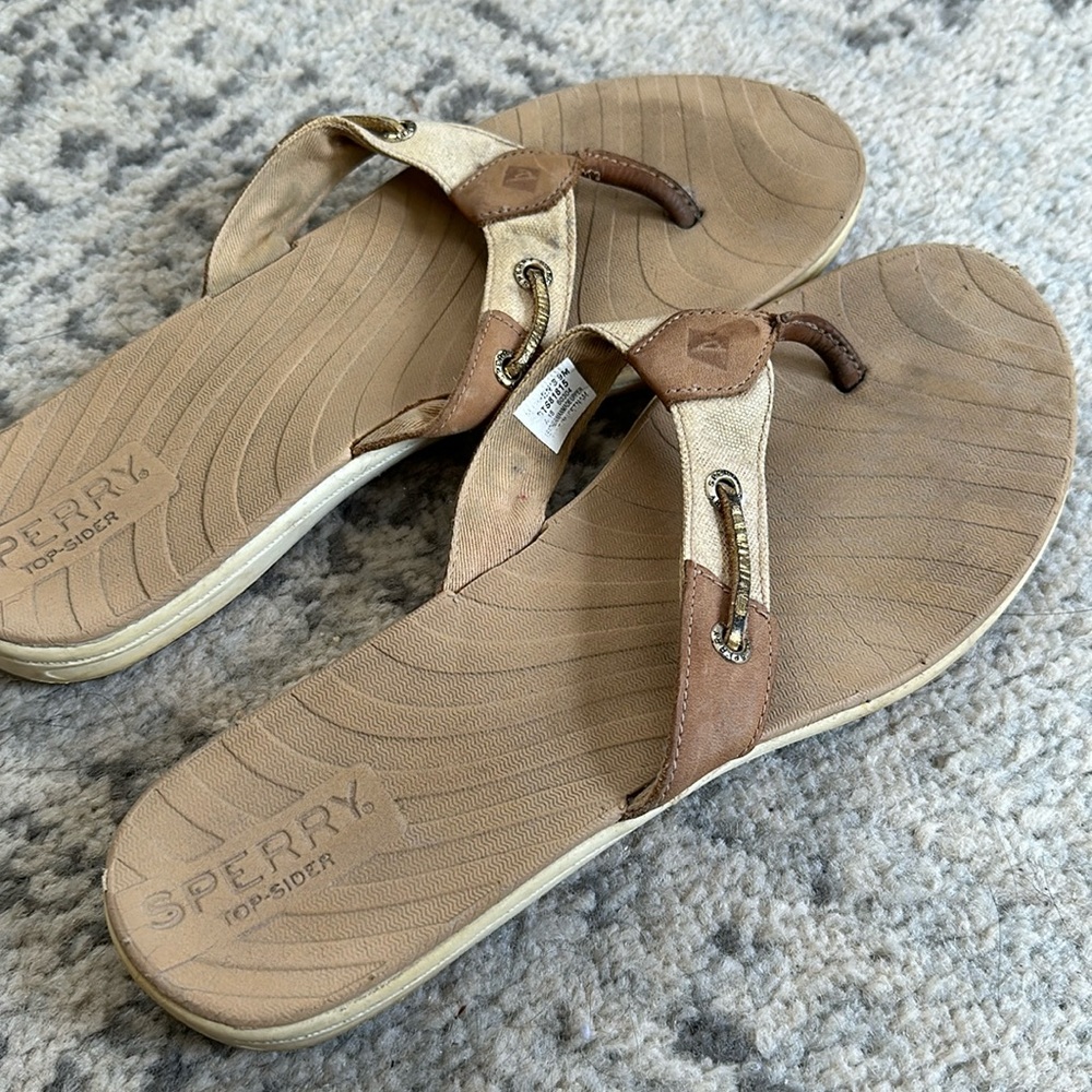 Sperry flip flops